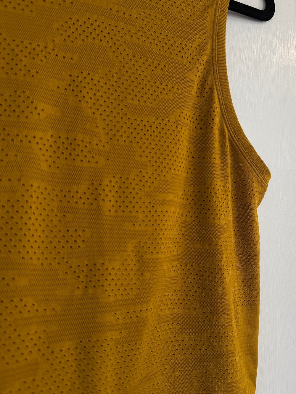 Lululemon Train to Be Tank Top Size 10 - Picture 5 of 11